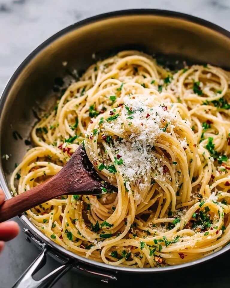 Italian Pasta with Garlic Olive Oil Sauce Recipe